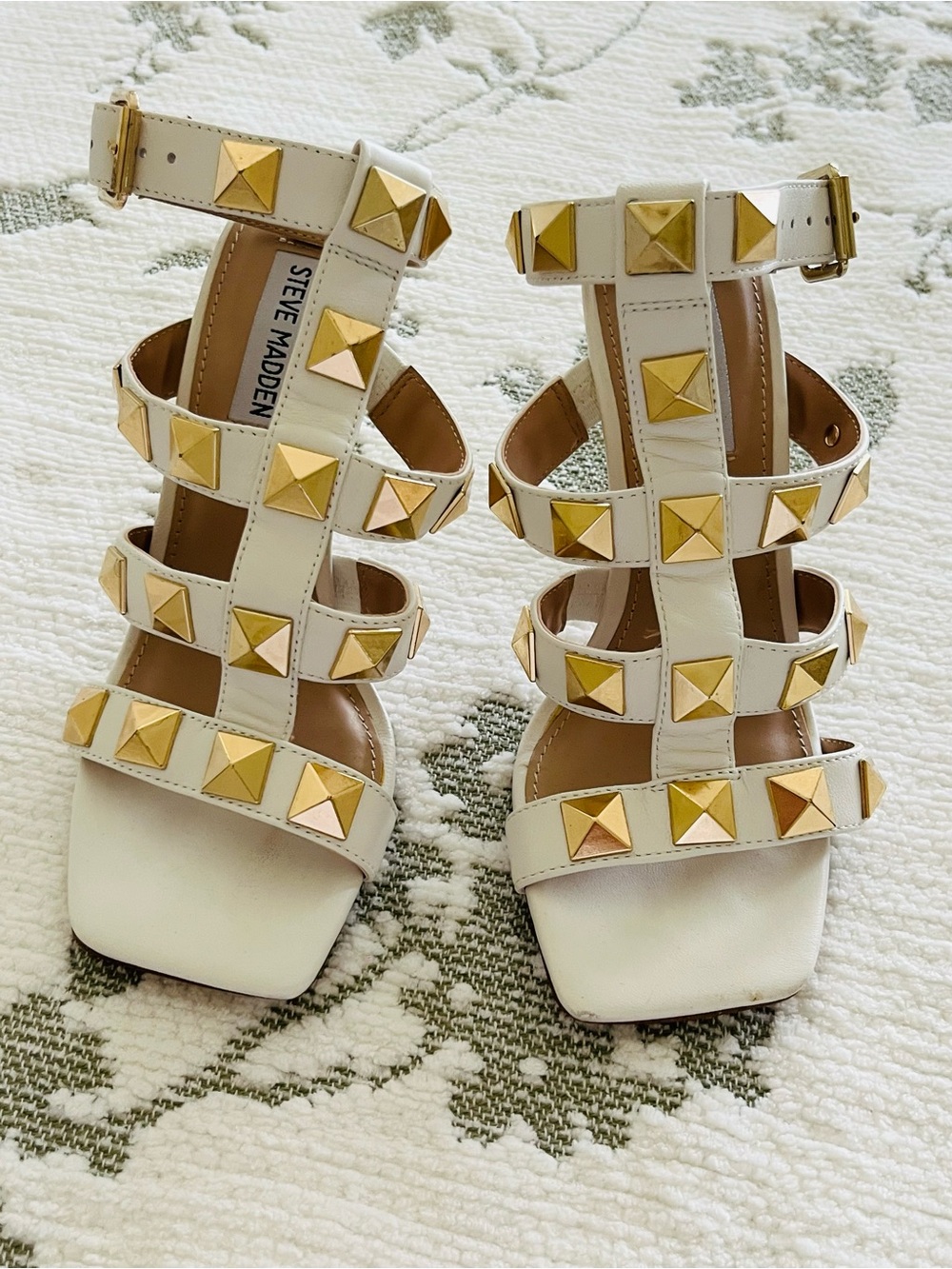 Steve Madden White Strappy Studded Gladiator Sandals size 6
